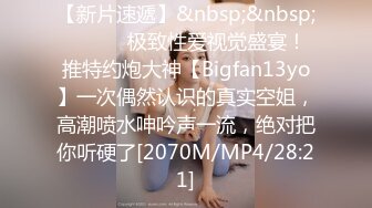 STP30132 大眼睛网红美女！撩起短裙展示美腿！外表甜美骚的很，跳蛋震穴黄瓜捅菊花，真是小骚货