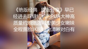 颜值不错的美女给富二代做奴隶跪舔下体